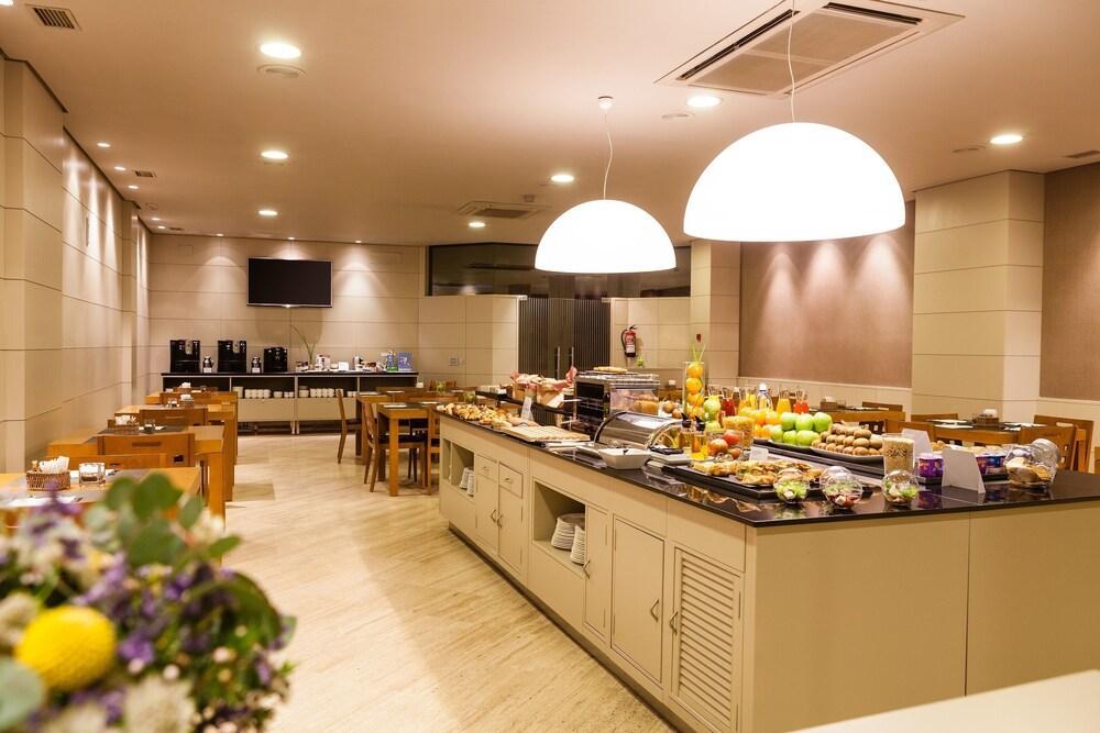 Nh Oviedo Principado Hotell Exteriör bild