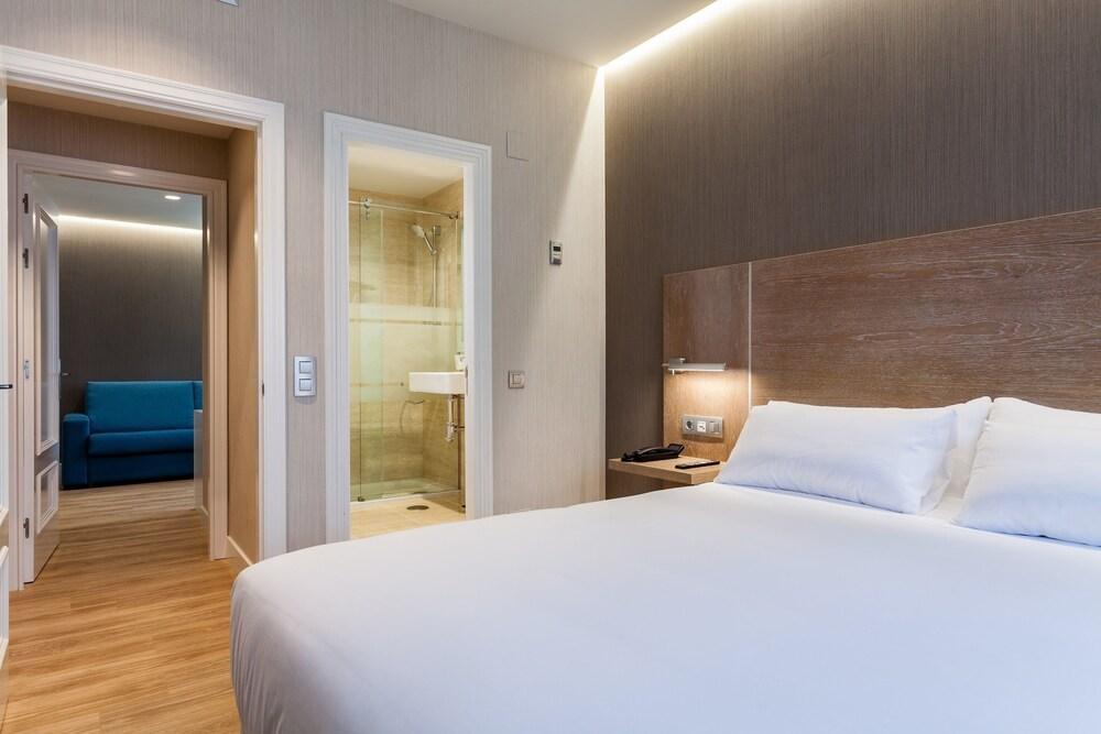 Nh Oviedo Principado Hotell Exteriör bild