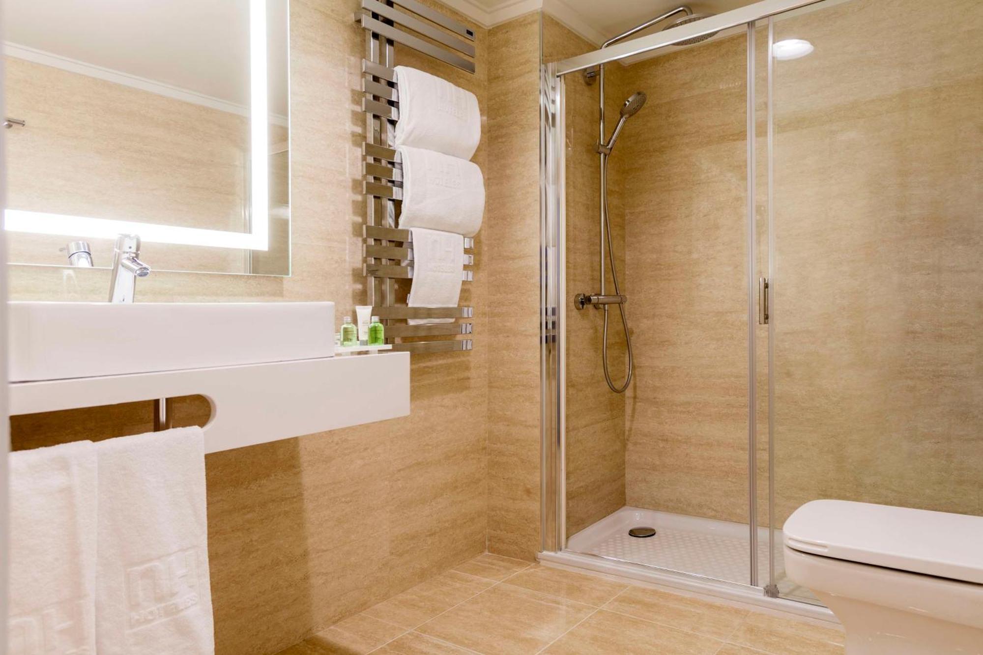 Nh Oviedo Principado Hotell Rum bild