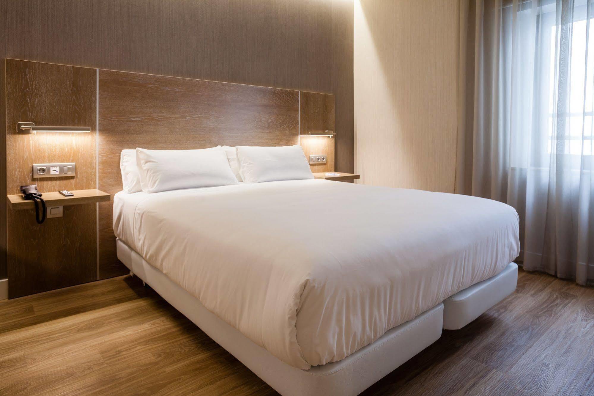 Nh Oviedo Principado Hotell Exteriör bild