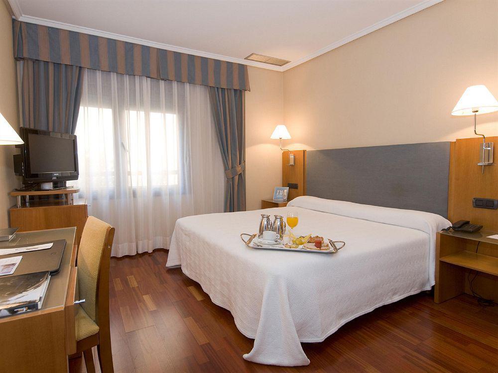 Nh Oviedo Principado Hotell Rum bild